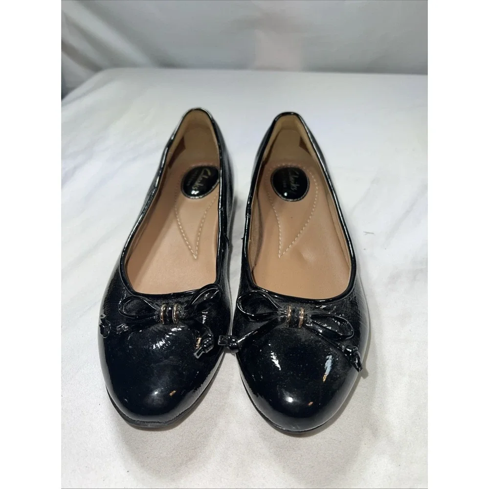 Clarks Artisan Black Patent Leather Bow Toe Slip On Flats Shoes Women's 7.5M